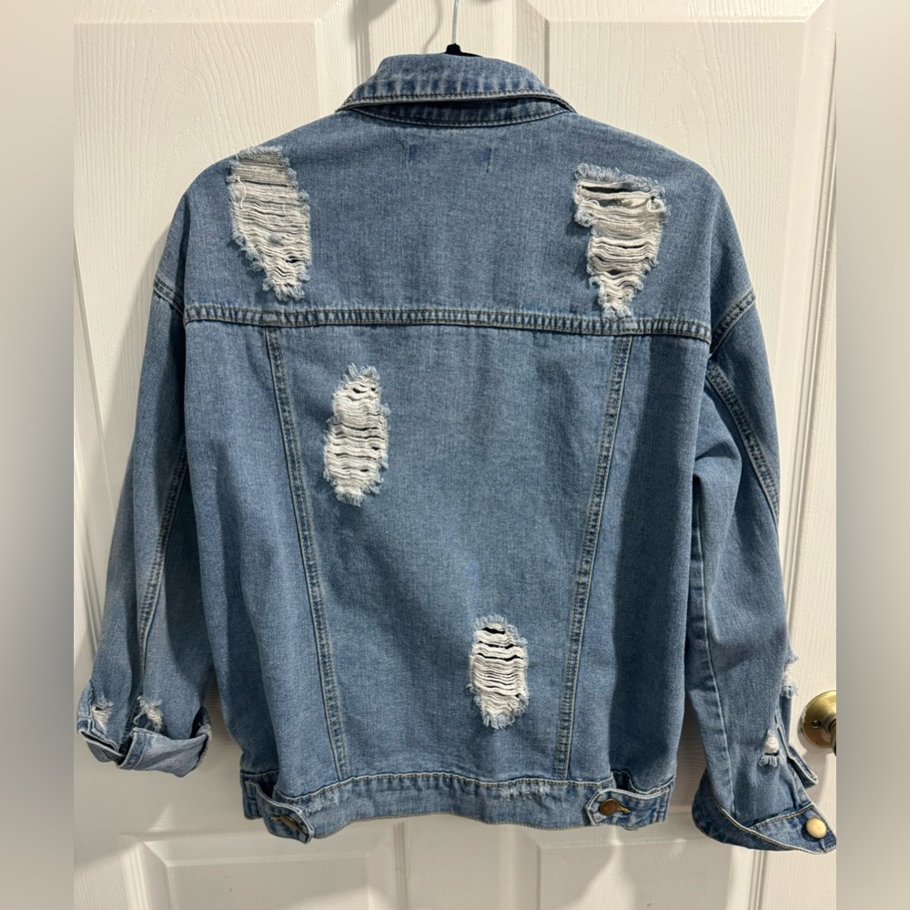 Forever 21 Distressed Boyfriend Denim Jacket. Size M. Dropped long sleeves. - Picture 2 of 4